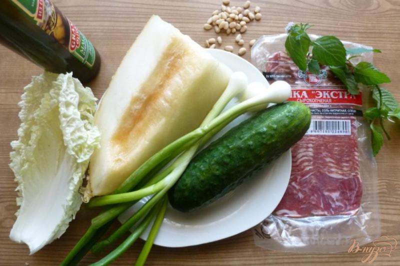 Фото приготовление рецепта: Салат из дыни и сырокоченого мяса шаг №1