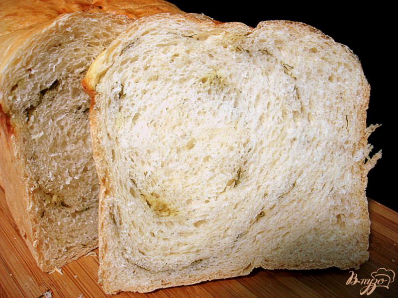 Фото приготовление рецепта: Хлеб с укропом и чесноком шаг №7