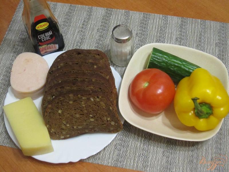 Фото приготовление рецепта: Горячие фитнес-бутерброды с ветчиной и сыром шаг №1
