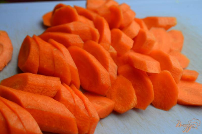 Фото приготовление рецепта: Салат из моркови с изюмом шаг №1