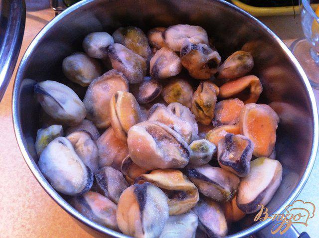 Фото приготовление рецепта: Тагльятелле с мидиями в томатном соусе шаг №1