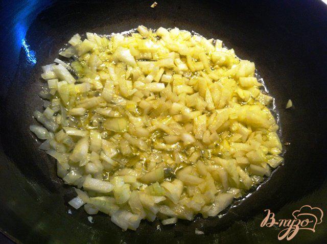 Фото приготовление рецепта: Тагльятелле с мидиями в томатном соусе шаг №4