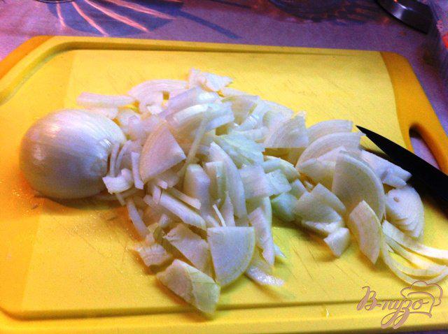 Фото приготовление рецепта: Ребрышки из телятины с черносливом и белыми грибами шаг №3