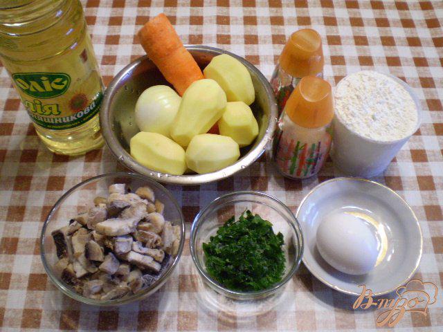 Фото приготовление рецепта: Суп с грибами, клецками и зеленью шаг №1