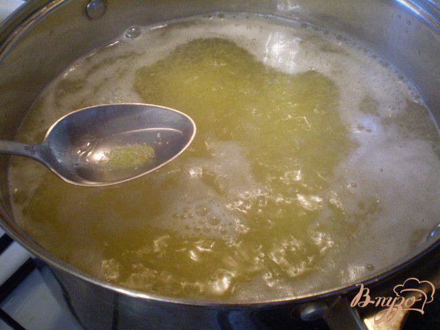 Фото приготовление рецепта: Суп кукурузный с яйцом и зеленью шаг №7
