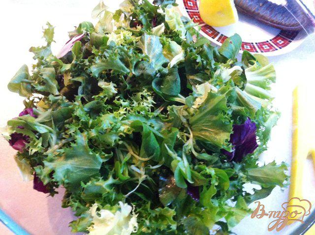 Фото приготовление рецепта: Овощной салат с копченым угрём. шаг №5