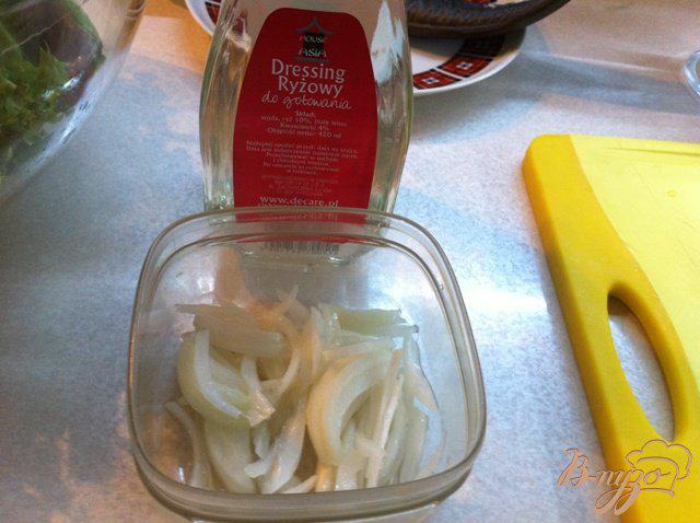 Фото приготовление рецепта: Овощной салат с копченым угрём. шаг №3