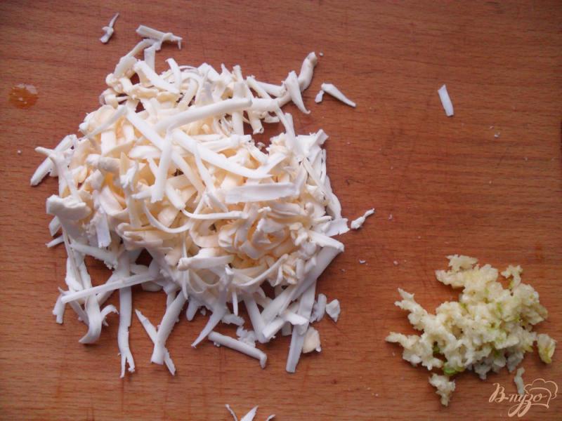 Фото приготовление рецепта: Тарталетки с сыром и чесноком шаг №1
