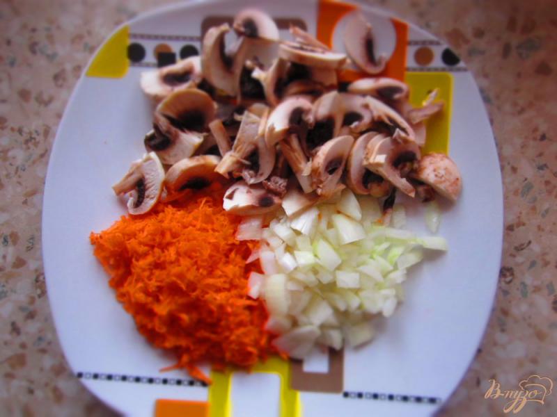 Фото приготовление рецепта: Порционная картофельная запеканка с грибами в духовке шаг №2