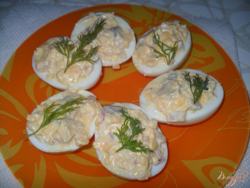 Фото приготовление рецепта: Фаршированные яйца с сельдью шаг №5