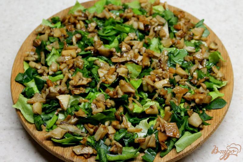 Фото приготовление рецепта: Зеленый салат с топинамбуром и сыром шаг №6