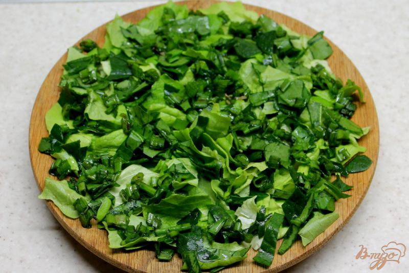 Фото приготовление рецепта: Зеленый салат с топинамбуром и сыром шаг №5