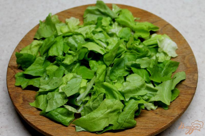 Фото приготовление рецепта: Зеленый салат с топинамбуром и сыром шаг №4