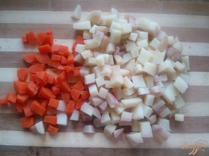 Фото приготовление рецепта: Салат с куриных сердец и маринованным огурцом шаг №2
