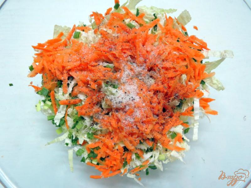 Фото приготовление рецепта: Салат из пекинской капусты шаг №4