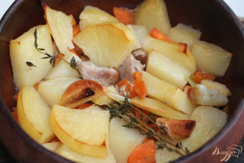 Фото приготовление рецепта: Свинина с картофелем в горшочке шаг №6