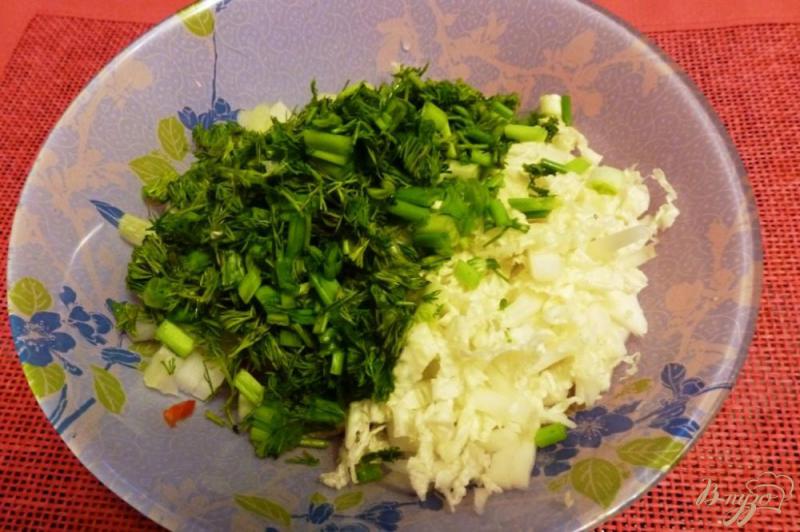 Фото приготовление рецепта: Салат с пекинской капустой и сладким перцем шаг №3