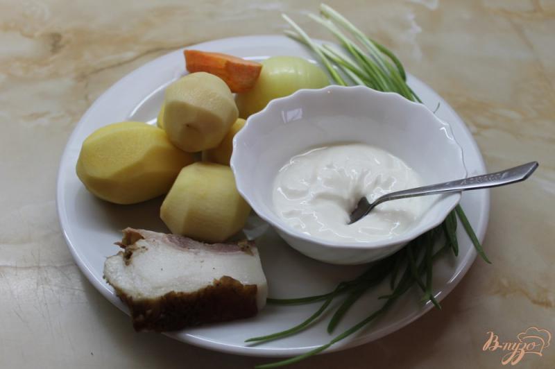 Фото приготовление рецепта: Картофель по-сельски с сметанным соусом шаг №1