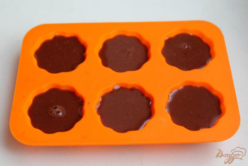 Фото приготовление рецепта: Шоколадный мармелад с орехами и курагой шаг №6
