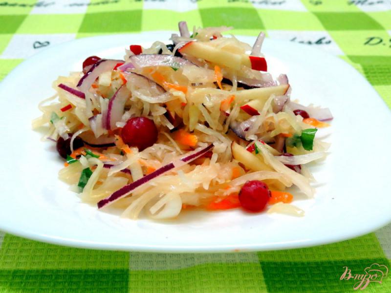 Фото приготовление рецепта: Витаминный зимний салат шаг №6