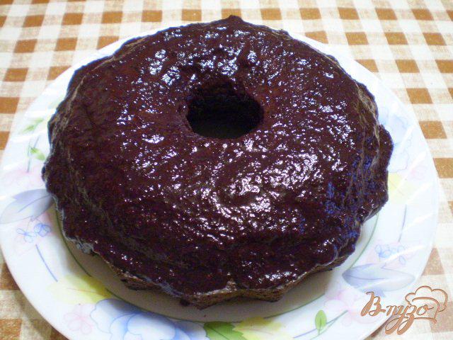 Фото приготовление рецепта: Пирог шоколадный с клубнично-шелковичным вареньем шаг №8