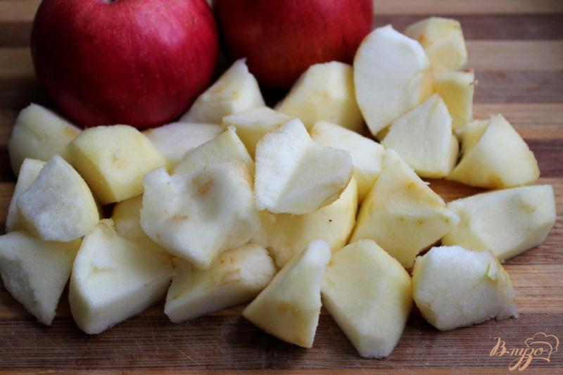 Фото приготовление рецепта: Овсяный пирог с яблоками шаг №4