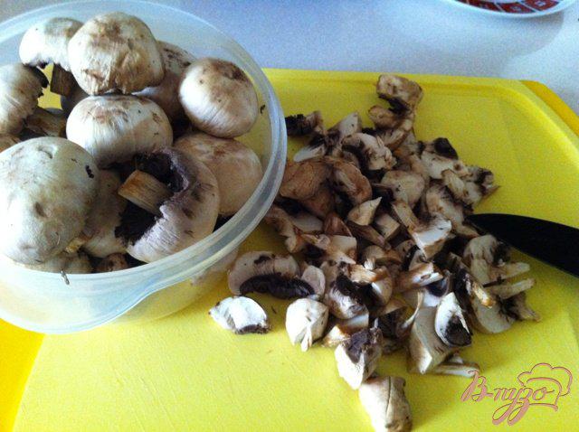 Фото приготовление рецепта: Филе хека запеченное с грибами и сыром шаг №1