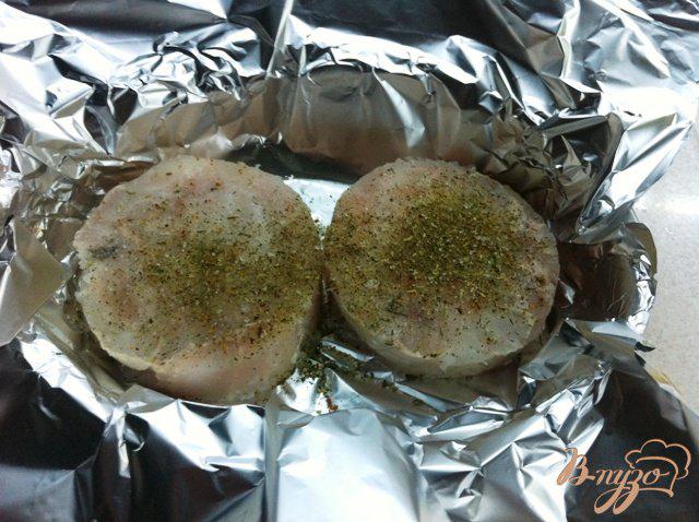 Фото приготовление рецепта: Филе хека запеченное с грибами и сыром шаг №5