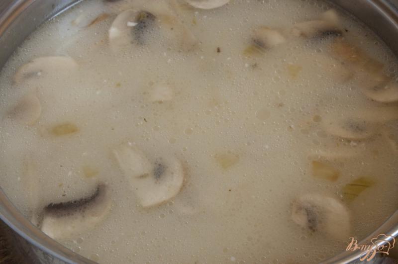 Фото приготовление рецепта: Ароматный суп с чесночком шаг №5