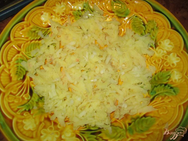 Фото приготовление рецепта: Слоеный салат с сельдью и свеклой шаг №1