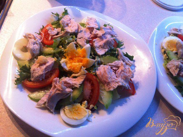 Фото приготовление рецепта: Овощной салат с куриным филе шаг №7