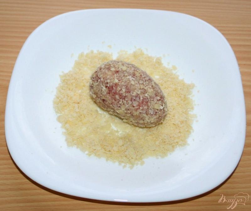 Фото приготовление рецепта: Мини-зразы с сырной начинкой с рисом и овощами «Птичье гнездо» шаг №4