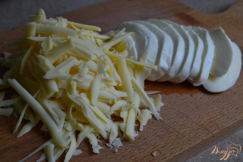 Фото приготовление рецепта: Блины со шпинатом, сыром и яйцом шаг №1