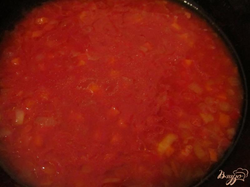 Фото приготовление рецепта: Томатный суп с горошком шаг №4