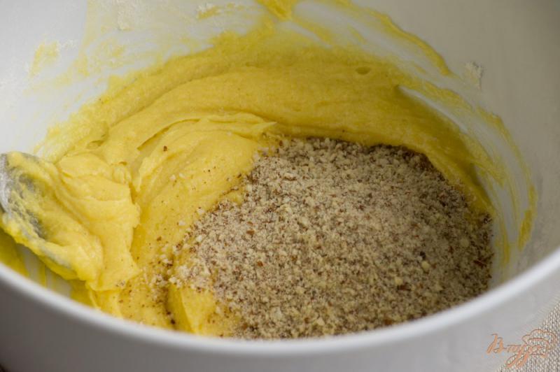 Фото приготовление рецепта: Пирог с нектарином и персиком шаг №4