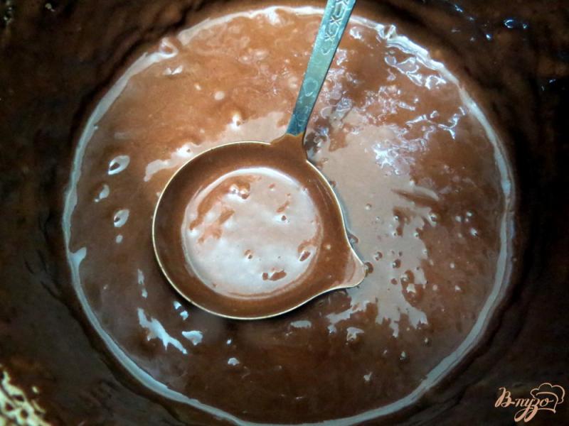 Фото приготовление рецепта: Шоколадный кекс пятиминутка шаг №5