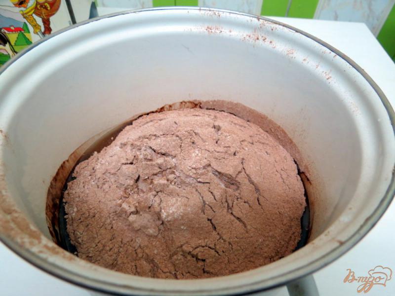 Фото приготовление рецепта: Шоколадный кекс пятиминутка шаг №4