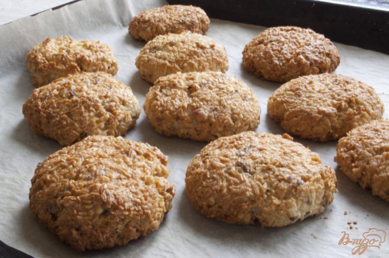 Фото приготовление рецепта: Кокосовое печенье с грецкими орехами шаг №9