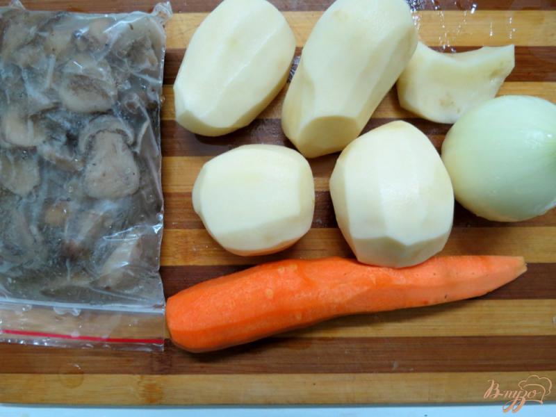 Фото приготовление рецепта: Суп с белыми грибами шаг №1