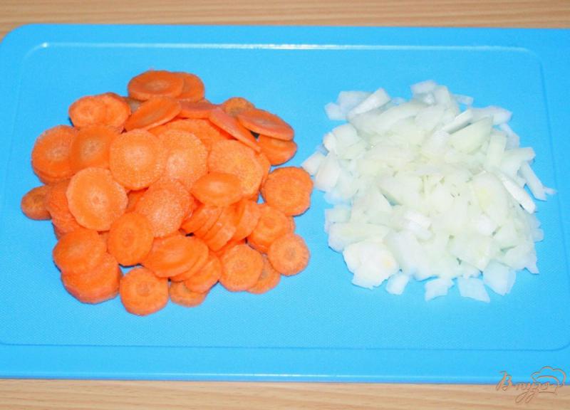 Фото приготовление рецепта: Рис с овощами и маслинами в горшочках шаг №4