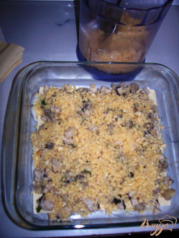 Фото приготовление рецепта: Лазанья с курицей и грибами шаг №6