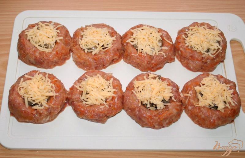 Фото приготовление рецепта: Мясные гнездышки с грибами и сыром с пшеном на гарнир шаг №6
