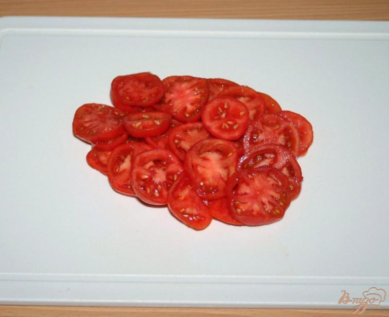 Фото приготовление рецепта: «Гнёздышки» из спагетти с курицей,помидорами и оливками шаг №3