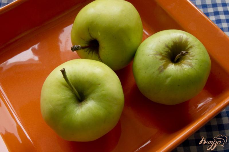 Фото приготовление рецепта: Запечёные яблочки с изюмом, вишней и фисташками шаг №1