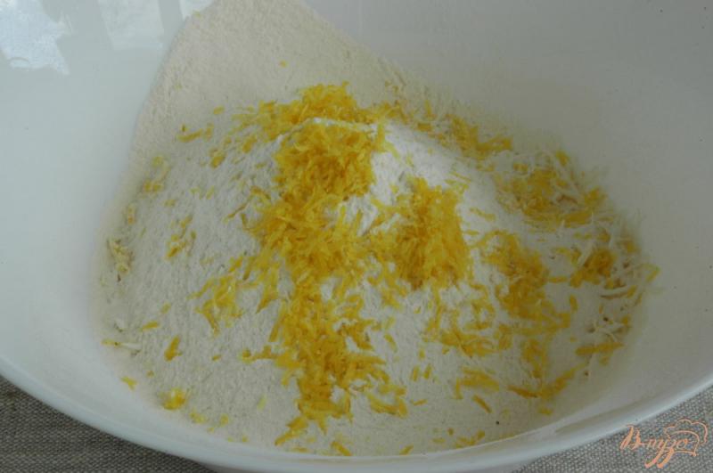 Фото приготовление рецепта: Сырное печенье с маслинами и лимоном шаг №4