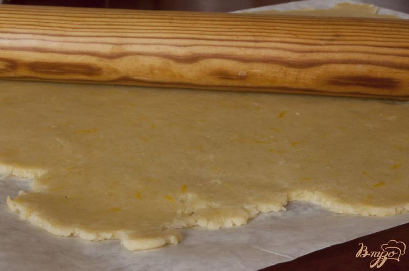 Фото приготовление рецепта: Сырное печенье с маслинами и лимоном шаг №9