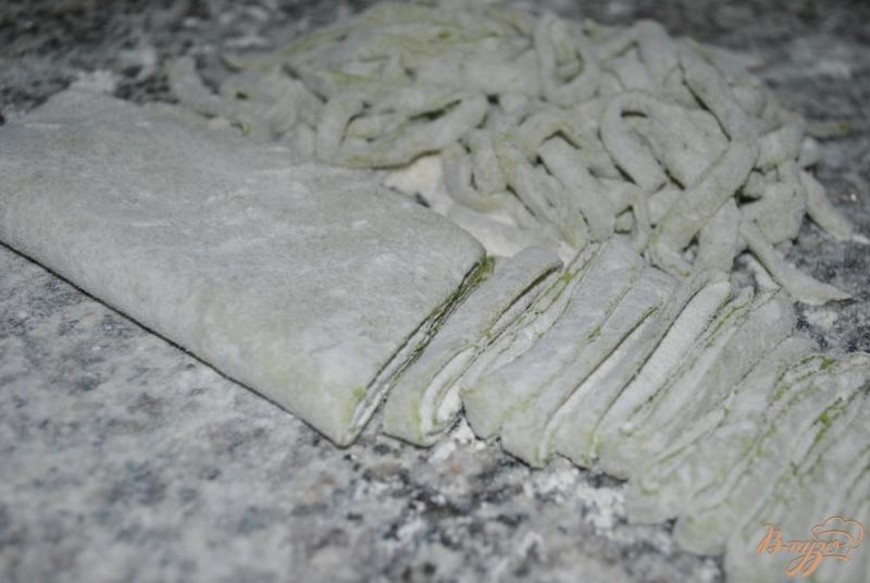 Фото приготовление рецепта: Свежая паста из брокколи шаг №6