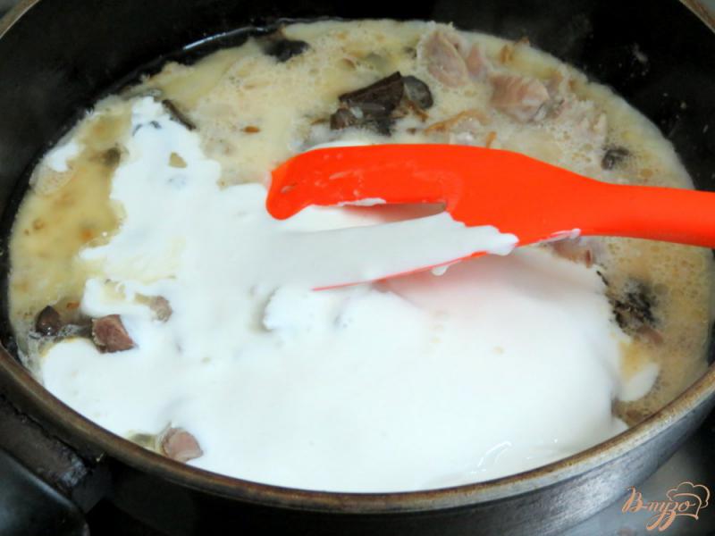 Фото приготовление рецепта: Куриные желудочки с лесными грибами шаг №9