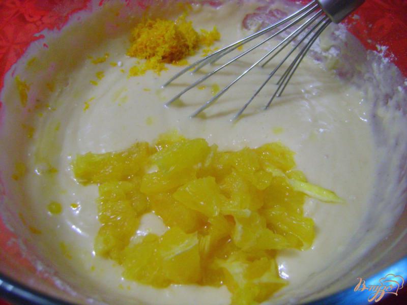 Фото приготовление рецепта: Апельсиновый кекс на ряженке шаг №5