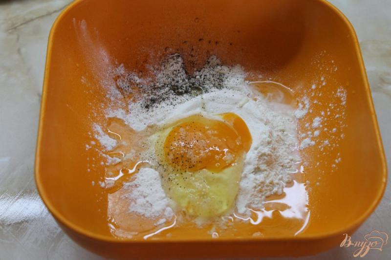 Фото приготовление рецепта: Капуста в панировке из сметанным соусом шаг №2